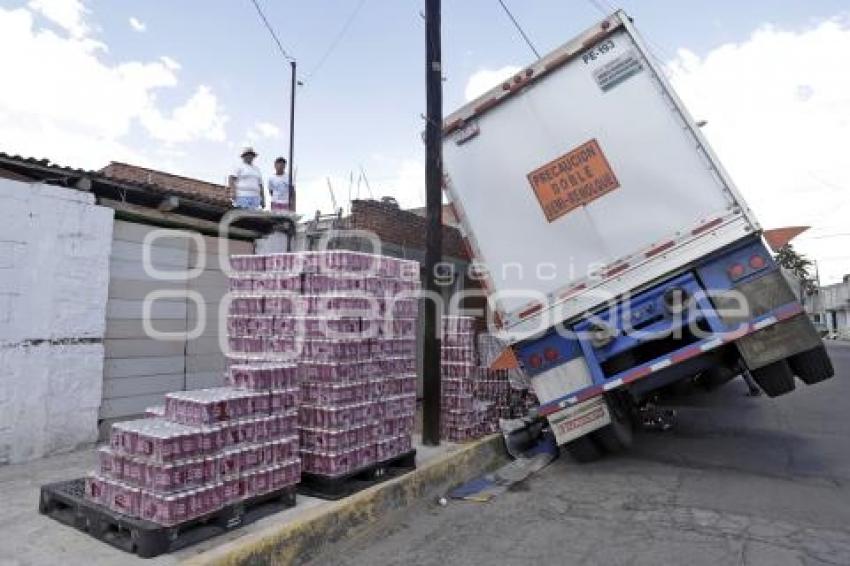 HUNDIMIENTO . CAMIÓN CERVEZA