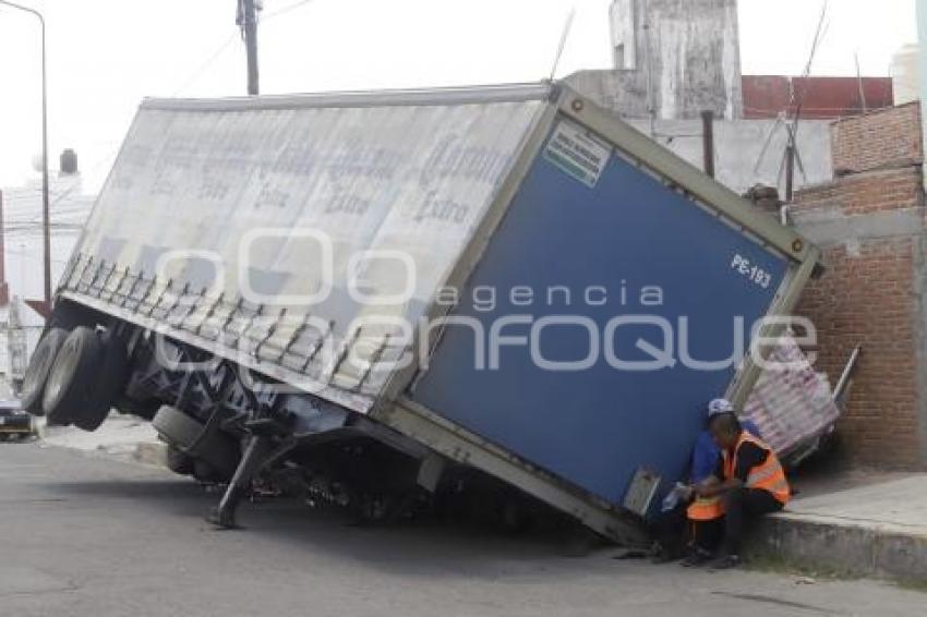 HUNDIMIENTO . CAMIÓN CERVEZA