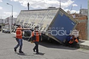 HUNDIMIENTO . CAMIÓN CERVEZA