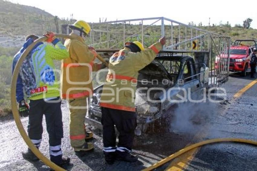 TEHUACÁN . INCENDIO CAMIONETA