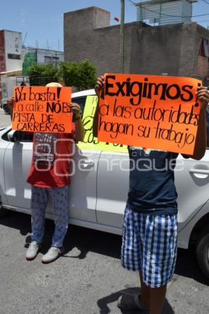 TEHUACÁN . BLOQUEO DE CALLE