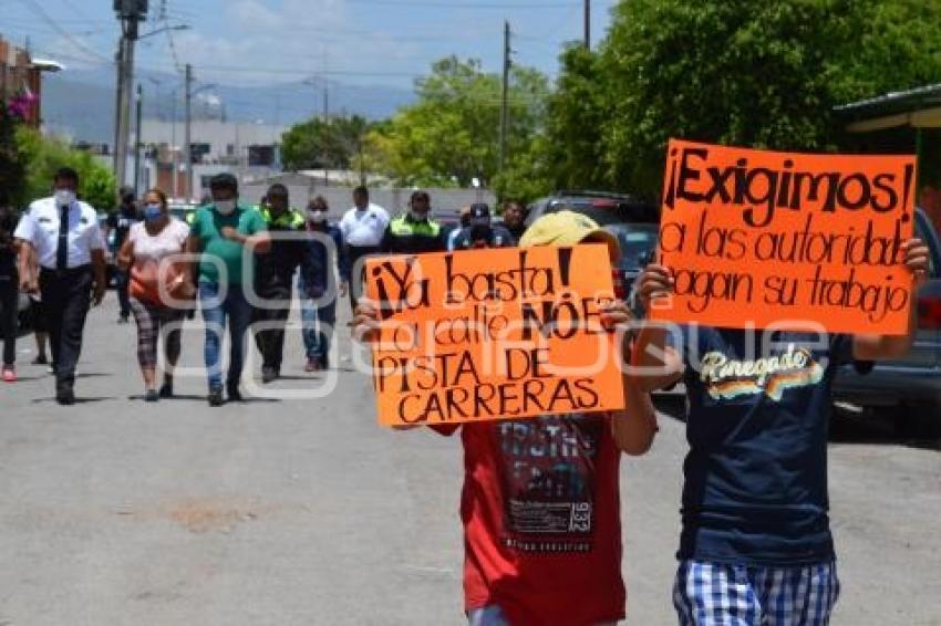 TEHUACÁN . BLOQUEO DE CALLE