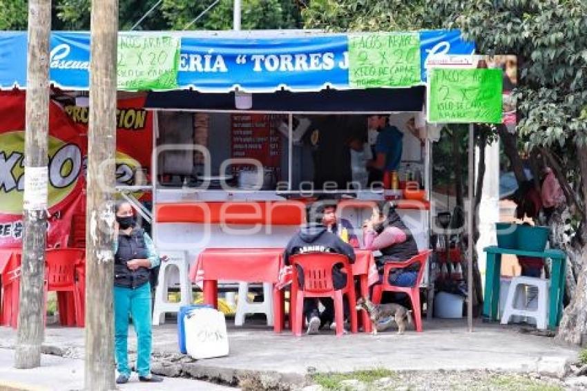 VENDEDORES AMBULANTES . COMIDA