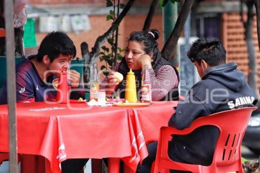 VENDEDORES AMBULANTES . COMIDA