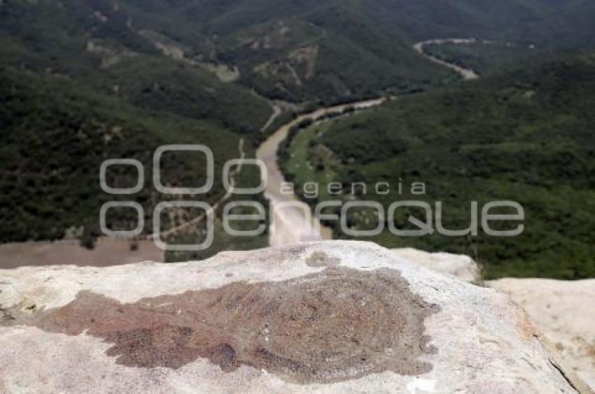 AXUTLA . VESTIGIOS ARQUEOLÓGICOS