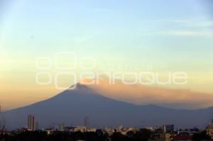 VOLCÁN POPOCATÉPETL . FUMAROLA