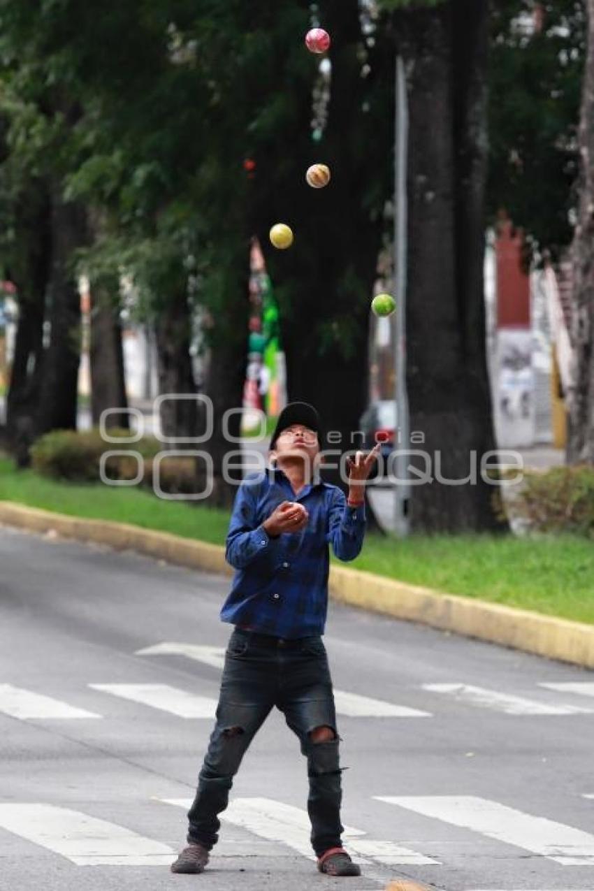 NIÑOS TRABAJANDO