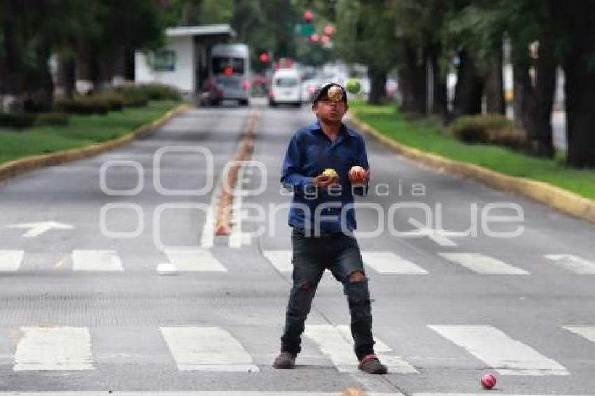 NIÑOS TRABAJANDO