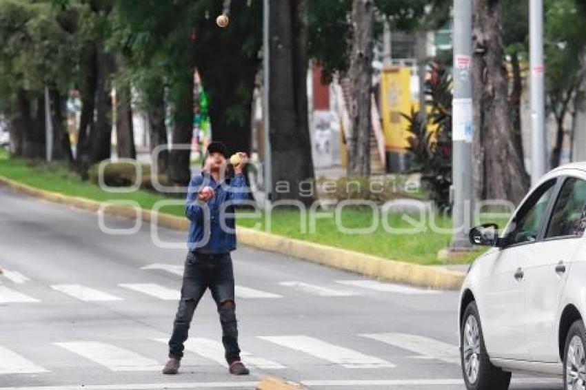 NIÑOS TRABAJANDO