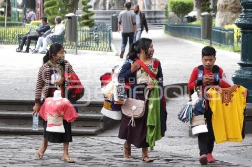 JÓVENES SIN CUBREBOCAS