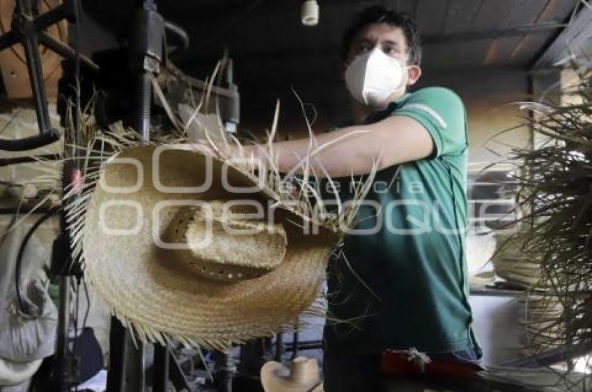 MES PATRIO . ELABORACIÓN SOMBREROS