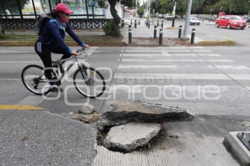 DAÑOS EN BANQUETA