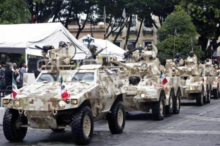 INDEPENDENCIA . DESFILE MILITAR