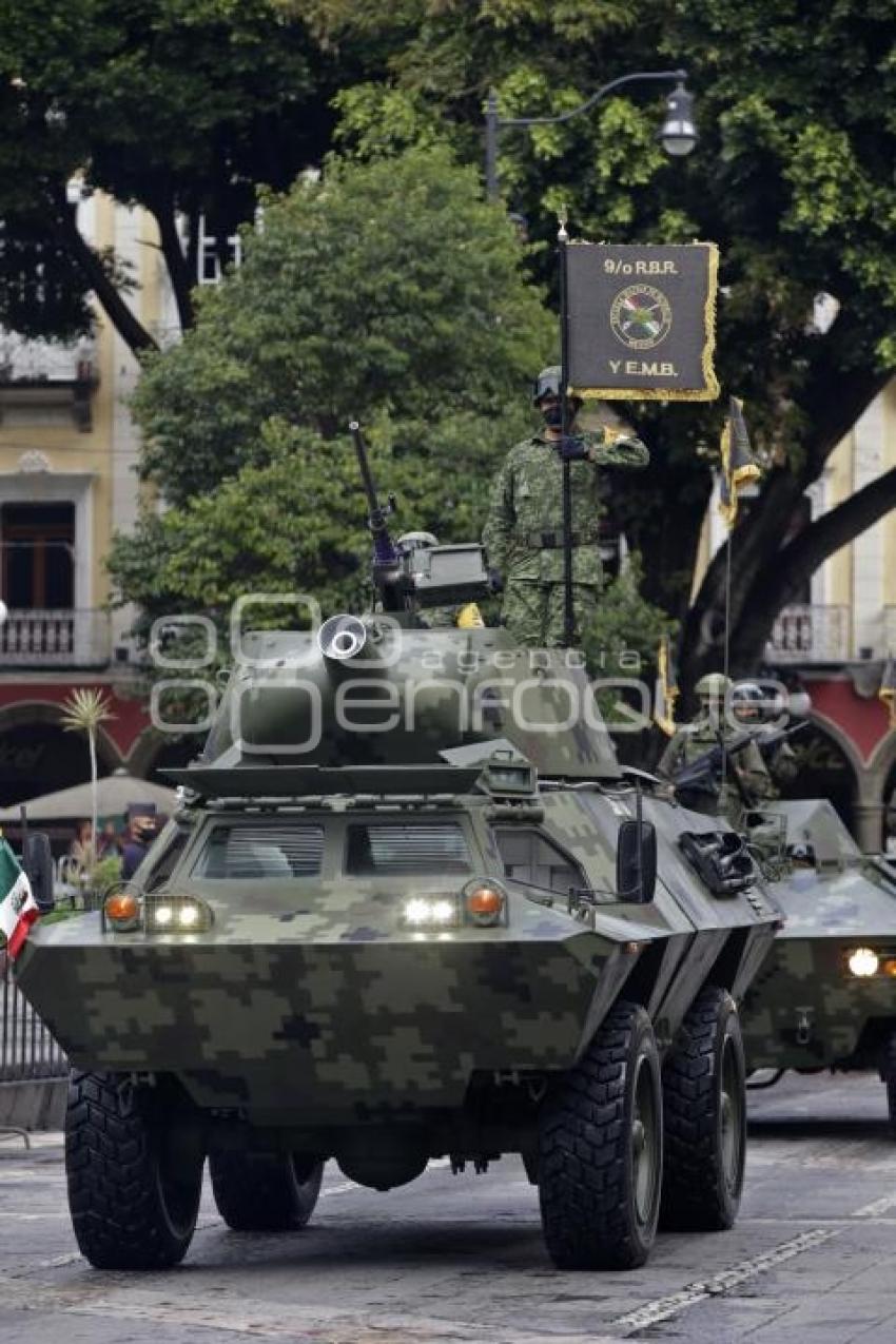 INDEPENDENCIA . DESFILE MILITAR