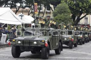 INDEPENDENCIA . DESFILE MILITAR