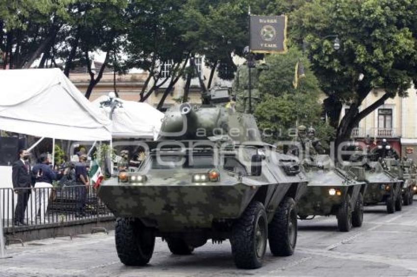 INDEPENDENCIA . DESFILE MILITAR