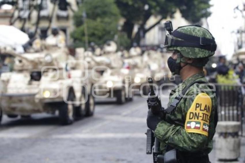 INDEPENDENCIA . DESFILE MILITAR