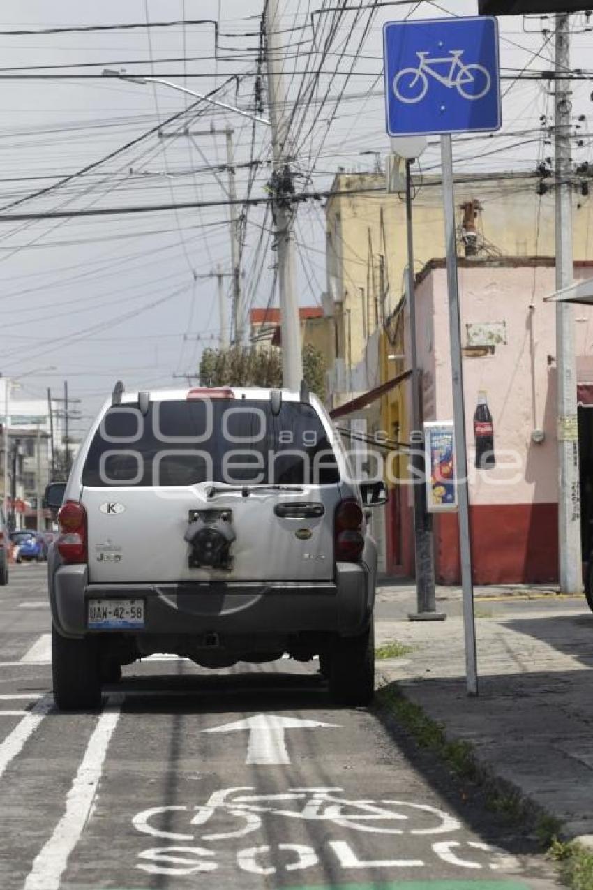 INVADEN CARRIL CICLOVÍA