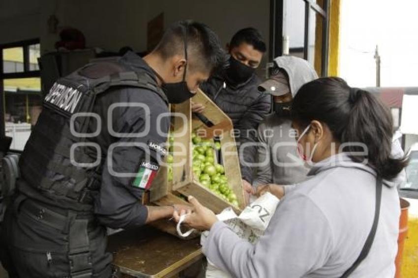 CENTRAL DE ABASTOS . REGALAN TOMATE