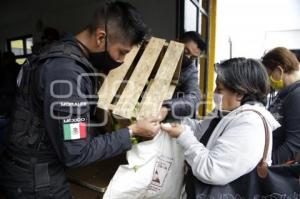 CENTRAL DE ABASTOS . REGALAN TOMATE