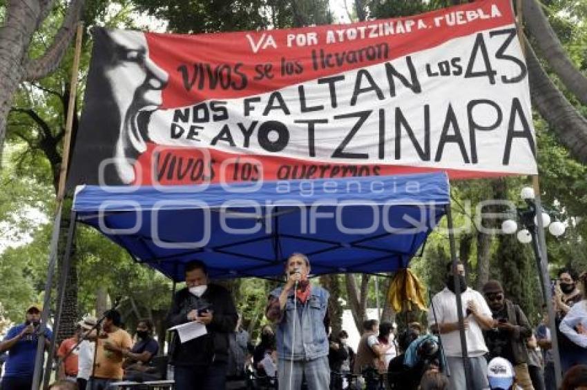 MANIFESTACIÓN POR AYOTZINAPA