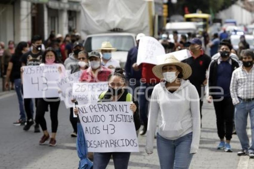 MANIFESTACIÓN POR AYOTZINAPA