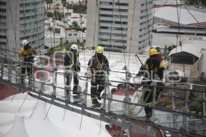 PUENTE COLGANTE EN HOTEL