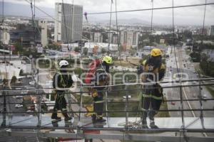 PUENTE COLGANTE EN HOTEL