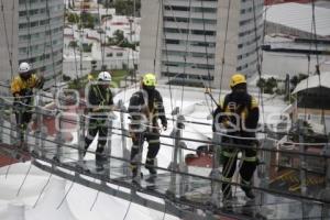 PUENTE COLGANTE EN HOTEL