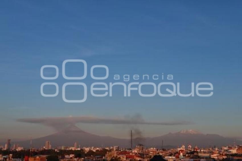 VOLCÁN POPOCATÉPETL . FUMAROLA