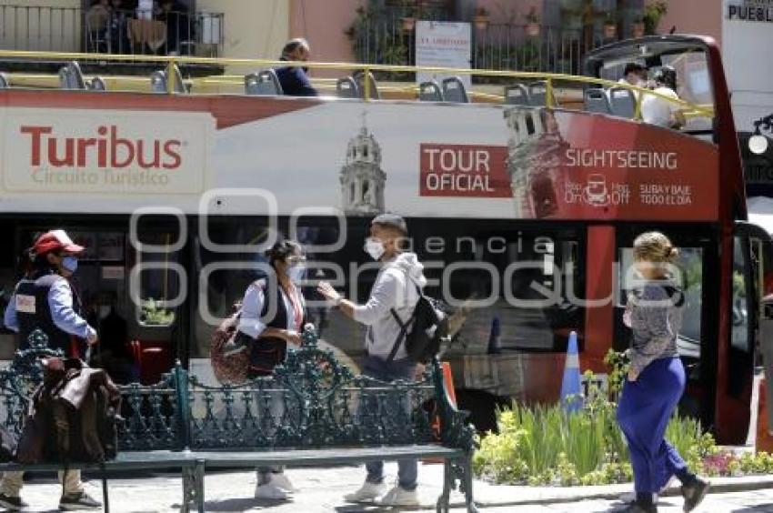 TURISTAS . ZÓCALO