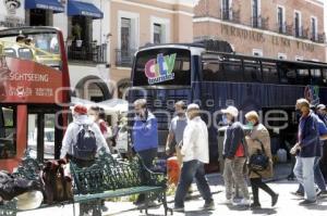 TURISTAS . ZÓCALO