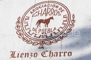 LIENZO CHARRO