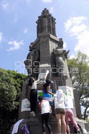 MANIFESTACIÓN MONUMENTO FUNDADORES