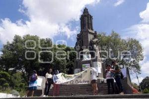 MANIFESTACIÓN MONUMENTO FUNDADORES