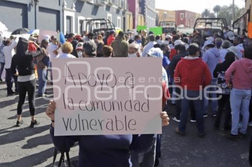 MANIFESTACIÓN . BAÑOS PÚBLICOS