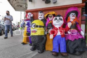 DÍA DE MUERTOS . PIÑATAS