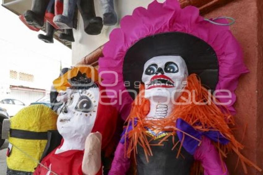 DÍA DE MUERTOS . PIÑATAS