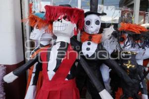 DÍA DE MUERTOS . PIÑATAS