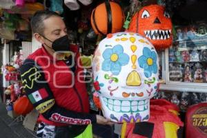 DÍA DE MUERTOS . PIÑATAS