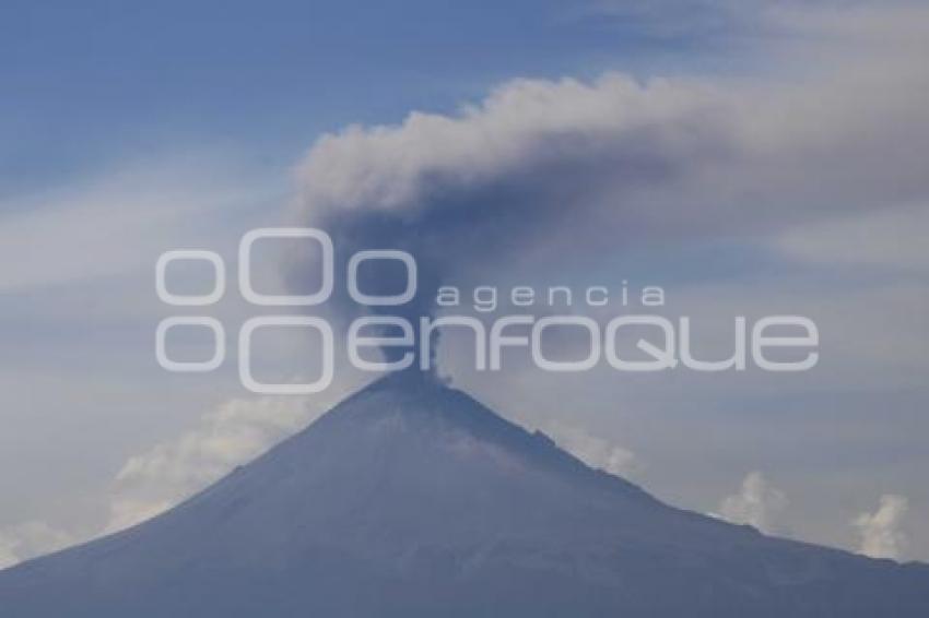 VOLCÁN POPOCATÉPETL . FUMAROLA