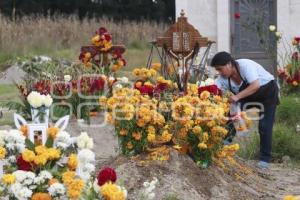 DÍA DE MUERTOS . PANTEONES