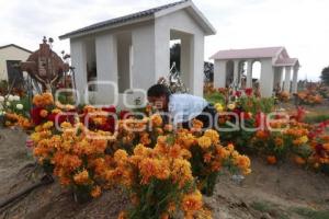 DÍA DE MUERTOS . PANTEONES