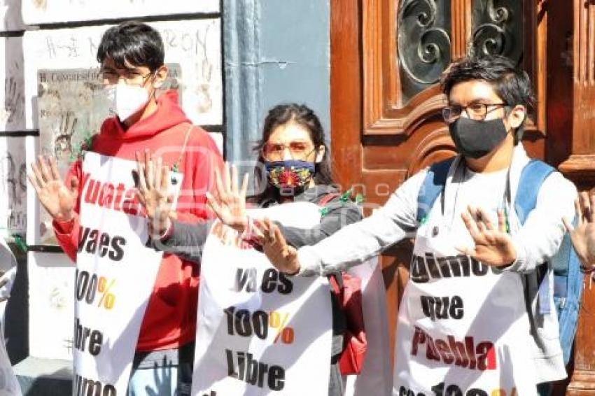 MANIFESTACIÓN . CONGRESO