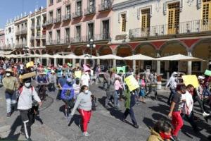 MANIFESTACIÓN . FUERZA 2000