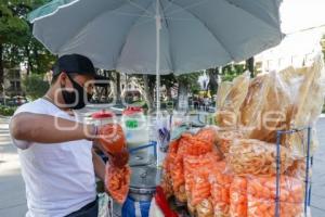 ZÓCALO . VENDEDORES AMBULANTES