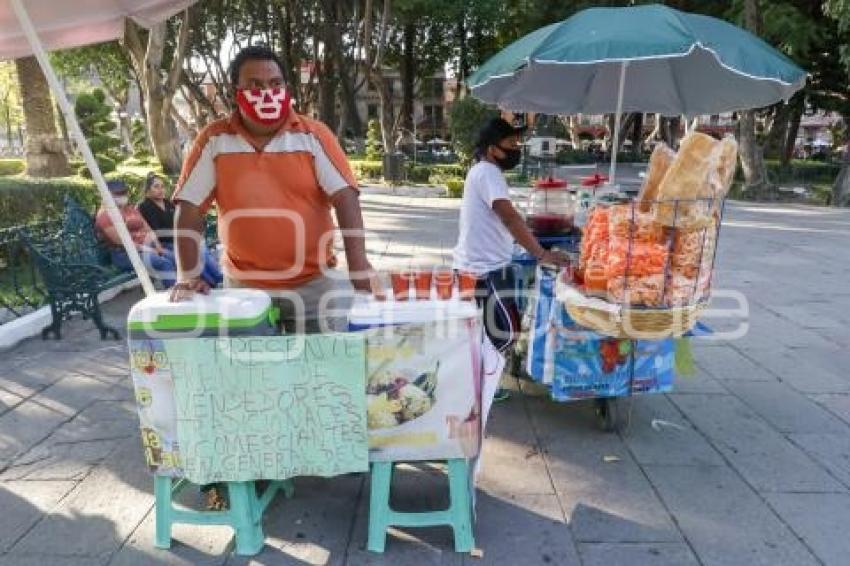 ZÓCALO . VENDEDORES AMBULANTES