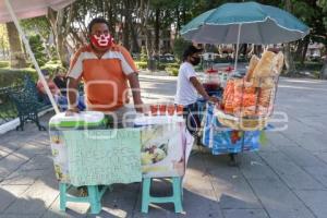 ZÓCALO . VENDEDORES AMBULANTES