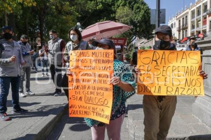 ZÓCALO . VENDEDORES AMBULANTES