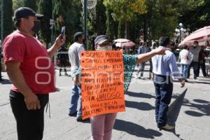 ZÓCALO . VENDEDORES AMBULANTES